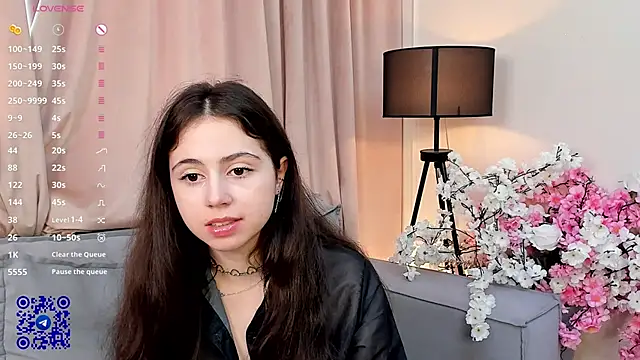 Snapshot of JulianaChapel chatting on 09/18/25, 10:39 JulianaChapel online show from 09/18/25, 10:39