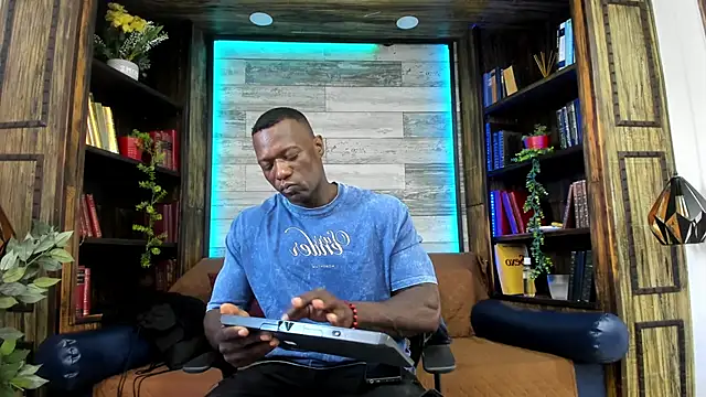 Snapshot of MarcusBlack_ chatting on 04/24/26, 02:30 MarcusBlack online show from 04/24/26, 02:30