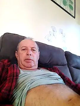 Snapshot of Vince072 chatting on 09/15/25, 06:46 Vince072 online show from 09/15/25, 06:46