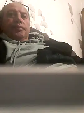 Snapshot of Vince072 chatting on 10/01/25, 03:45 Vince072 online show from 10/01/25, 03:45