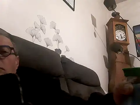 Snapshot of Vince072 chatting on 10/03/25, 03:47 Vince072 online show from 10/03/25, 03:47