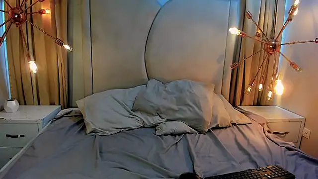 Anittatoro  online show from 10/23/25, 06:50