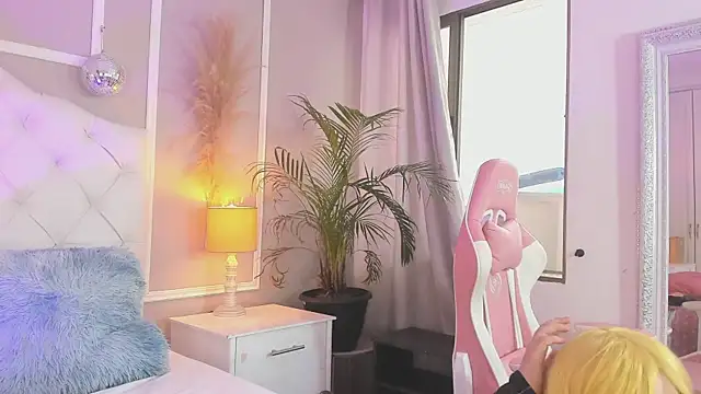 Snapshot of lizy_portman chatting on 12/19/25, 08:38 lizy portman online show from 12/19/25, 08:38