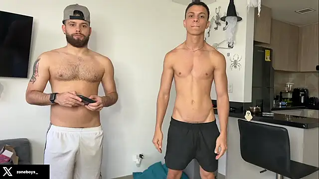 Snapshot of zoneboys chatting on 10/10/25, 09:58 zoneboys online show from 10/10/25, 09:58