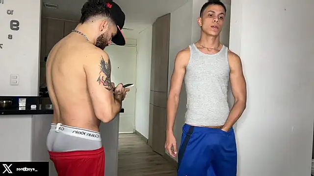 Snapshot of zoneboys chatting on 11/14/25, 10:51 zoneboys online show from 11/14/25, 10:51