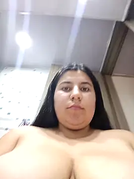 Snapshot of Sof12-15 chatting on 12/15/25, 06:34 Sof12-15 online show from 12/15/25, 06:34