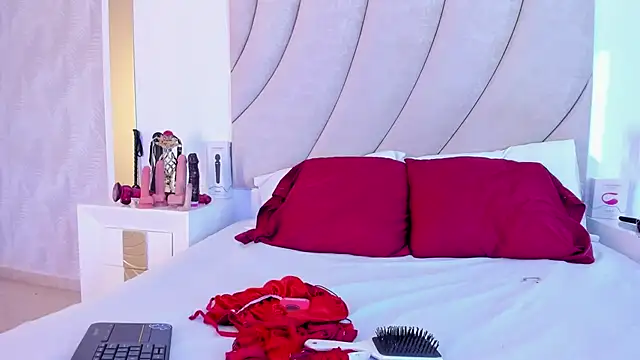 Snapshot of AnnahiBaker chatting on 09/22/25, 06:10 AnnahiBaker online show from 09/22/25, 06:10