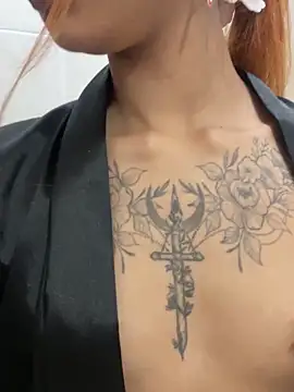 Snapshot of AnnahiBaker chatting on 10/13/25, 07:14 AnnahiBaker online show from 10/13/25, 07:14