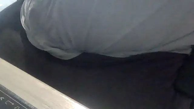 Snapshot of latexsub75 chatting on 12/16/25, 10:37 latexsub75 online show from 12/16/25, 10:37