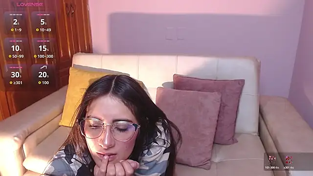 Snapshot of alesiamoore chatting on 11/07/25, 02:39 alesiamoore online show from 11/07/25, 02:39