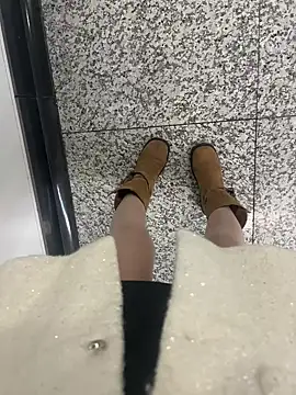 Snapshot of xiaoyuan01 chatting on 11/08/25, 01:28 xiaoyuan01 online show from 11/08/25, 01:28