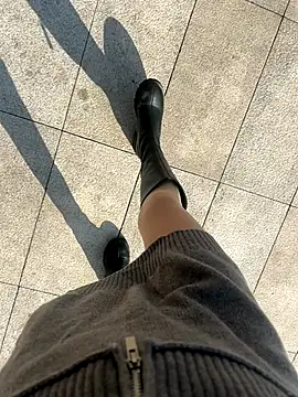 Snapshot of xiaoyuan01 chatting on 11/15/25, 01:14 xiaoyuan01 online show from 11/15/25, 01:14