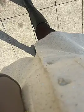 Snapshot of xiaoyuan01 chatting on 11/19/25, 01:27 xiaoyuan01 online show from 11/19/25, 01:27