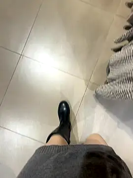 Snapshot of xiaoyuan01 chatting on 11/23/25, 02:11 xiaoyuan01 online show from 11/23/25, 02:11