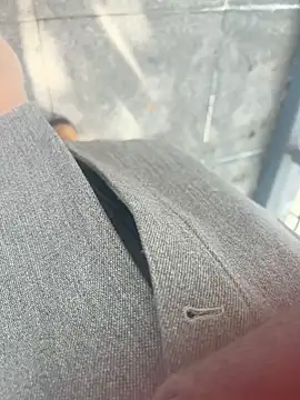 Snapshot of xiaoyuan01 chatting on 11/25/25, 02:11 xiaoyuan01 online show from 11/25/25, 02:11