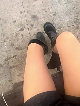 Snapshot of xiaoyuan01 chatting on 11/30/25, 01:53 xiaoyuan01 online show from 11/30/25, 01:53