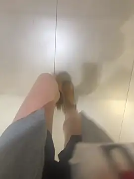 Snapshot of xiaoyuan01 chatting on 12/14/25, 05:02 xiaoyuan01 online show from 12/14/25, 05:02