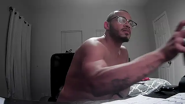 Snapshot of papi_9467 chatting on 10/12/25, 07:40 papi 9467 online show from 10/12/25, 07:40