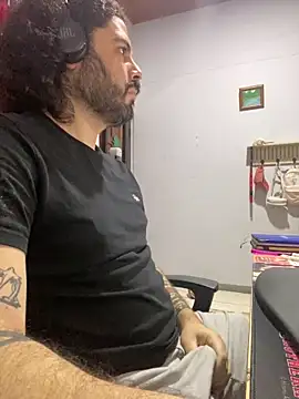 Snapshot of uto857 chatting on 09/29/25, 03:06 uto857 online show from 09/29/25, 03:06