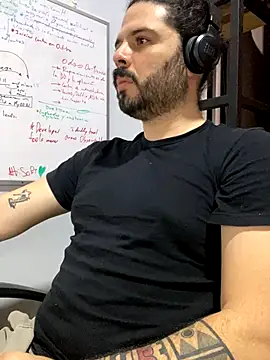 Snapshot of uto857 chatting on 10/15/25, 05:02 uto857 online show from 10/15/25, 05:02