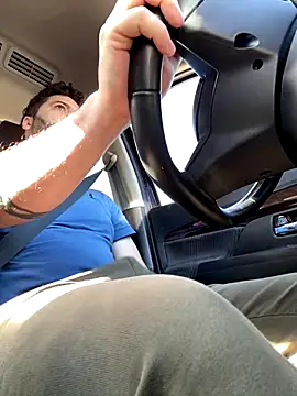 Snapshot of uto857 chatting on 11/14/25, 01:32 uto857 online show from 11/14/25, 01:32