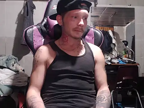 Snapshot of mastertrap chatting on 11/29/25, 05:54 mastertrap online show from 11/29/25, 05:54