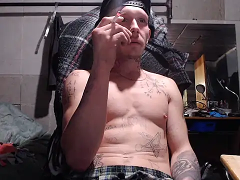 Snapshot of mastertrap chatting on 11/29/25, 10:24 mastertrap online show from 11/29/25, 10:24