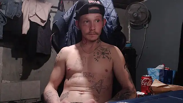 Snapshot of mastertrap chatting on 12/16/25, 05:23 mastertrap online show from 12/16/25, 05:23