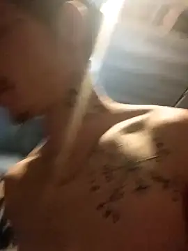 Snapshot of mastertrap chatting on 12/17/25, 02:12 mastertrap online show from 12/17/25, 02:12