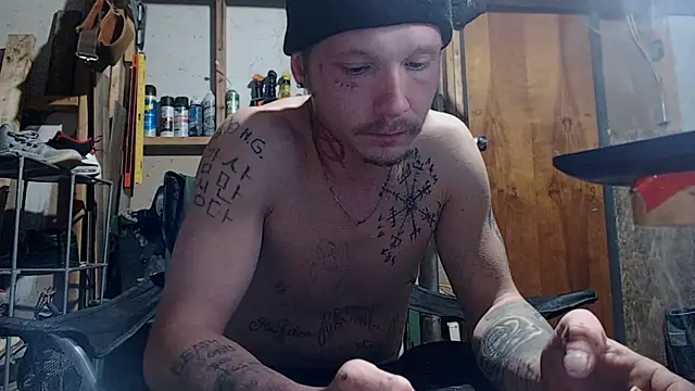 Snapshot of mastertrap chatting on 12/20/25, 07:26 mastertrap online show from 12/20/25, 07:26