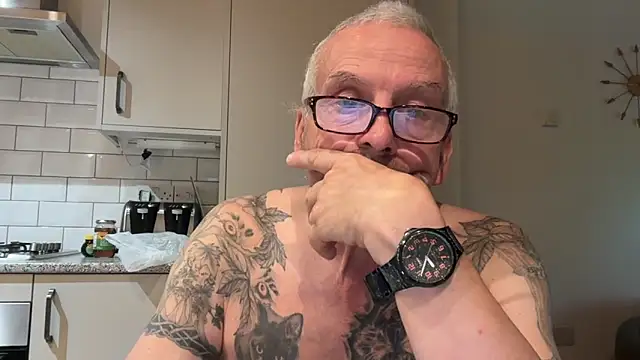 Snapshot of poggles chatting on 09/19/25, 07:54 poggles online show from 09/19/25, 07:54