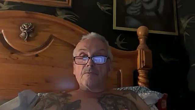 Snapshot of poggles chatting on 10/09/25, 07:23 poggles online show from 10/09/25, 07:23