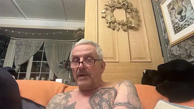 Snapshot of poggles chatting on 03/09/26, 08:24 poggles online show from 03/09/26, 08:24