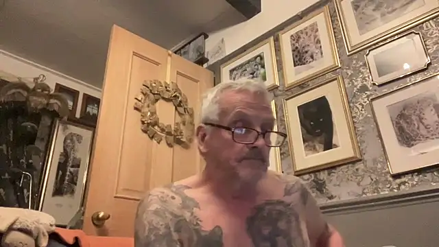 Snapshot of poggles chatting on 03/17/26, 07:28 poggles online show from 03/17/26, 07:28