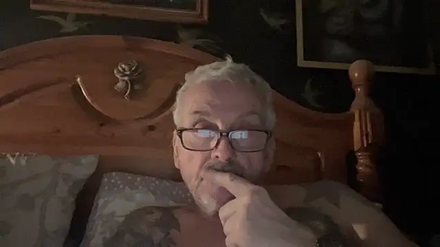 Snapshot of poggles chatting on 03/18/26, 08:34 poggles online show from 03/18/26, 08:34