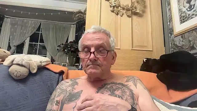 Snapshot of poggles chatting on 03/19/26, 09:41 poggles online show from 03/19/26, 09:41