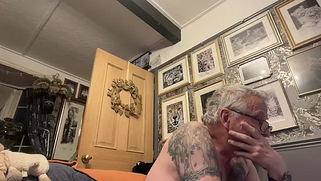 Snapshot of poggles chatting on 03/27/26, 07:13 poggles online show from 03/27/26, 07:13