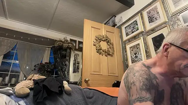 Snapshot of poggles chatting on 03/31/26, 05:08 poggles online show from 03/31/26, 05:08