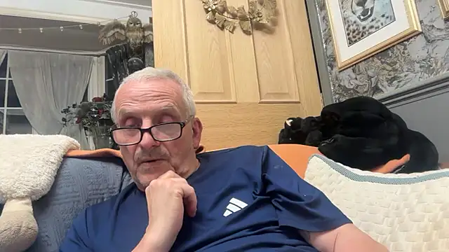 Snapshot of poggles chatting on 04/01/26, 08:50 poggles online show from 04/01/26, 08:50