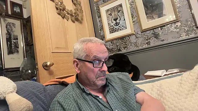 Snapshot of poggles chatting on 04/03/26, 09:46 poggles online show from 04/03/26, 09:46