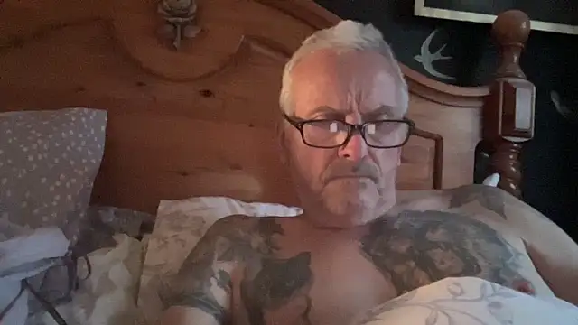 Snapshot of poggles chatting on 04/27/26, 07:23 poggles online show from 04/27/26, 07:23