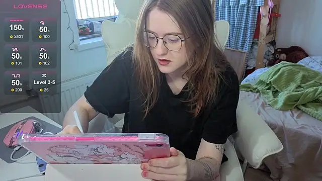 Snapshot of urstripchatgf chatting on 04/20/26, 08:28 urstripchatgf online show from 04/20/26, 08:28