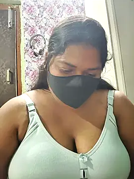 Snapshot of Liyaa_24 chatting on 04/19/26, 06:21 Liyaa 24 online show from 04/19/26, 06:21
