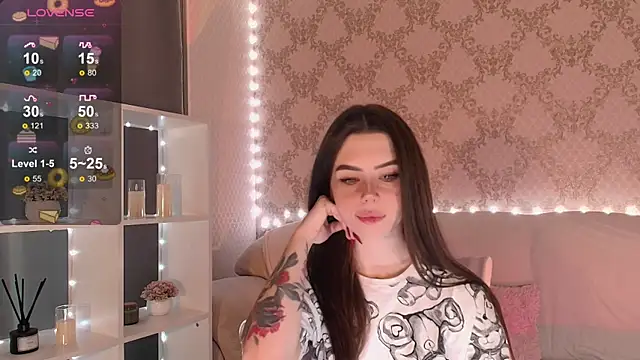 Snapshot of HolyMiax chatting on 12/15/25, 03:11 HolyMiax online show from 12/15/25, 03:11