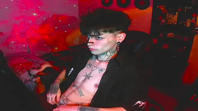 Snapshot of prince_x_dark chatting on 10/14/25, 04:35 prince x dark online show from 10/14/25, 04:35