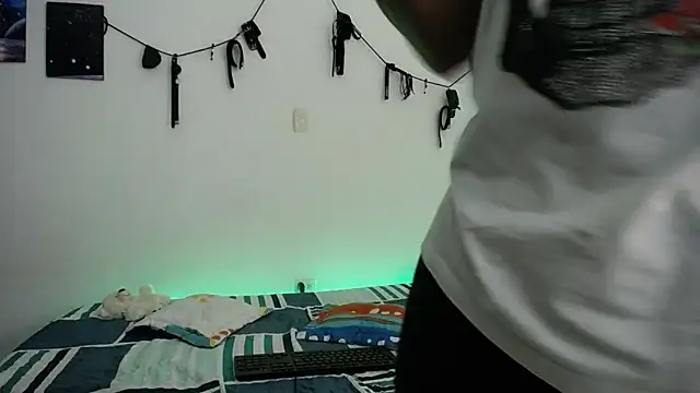 Snapshot of morbo_total69 chatting on 10/29/25, 06:04 morbo total69 online show from 10/29/25, 06:04