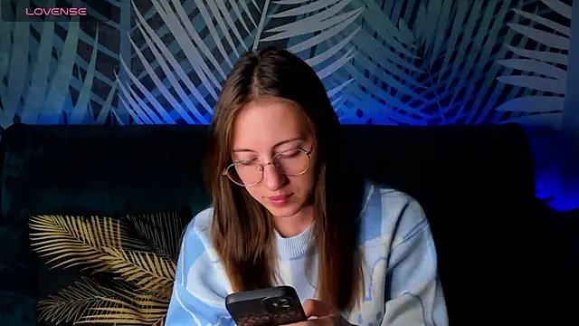 ChristyCrayme online show from 10/03/25, 10:18