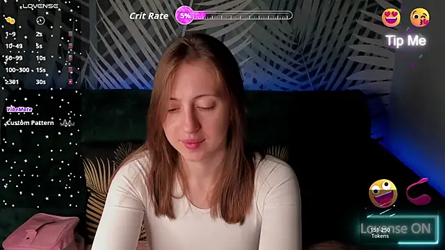 Snapshot of ChristyCrayme chatting on 04/21/26, 10:01 ChristyCrayme online show from 04/21/26, 10:01