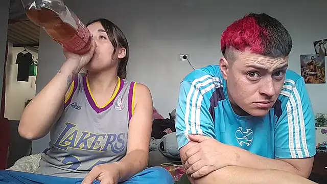 Snapshot of twodoo chatting on 11/01/25, 08:22 twodoo online show from 11/01/25, 08:22