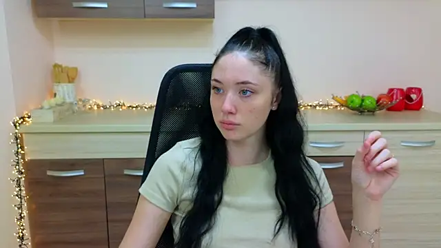 Snapshot of Ivanna__Rose chatting on 11/21/25, 05:06 Ivanna Rose online show from 11/21/25, 05:06